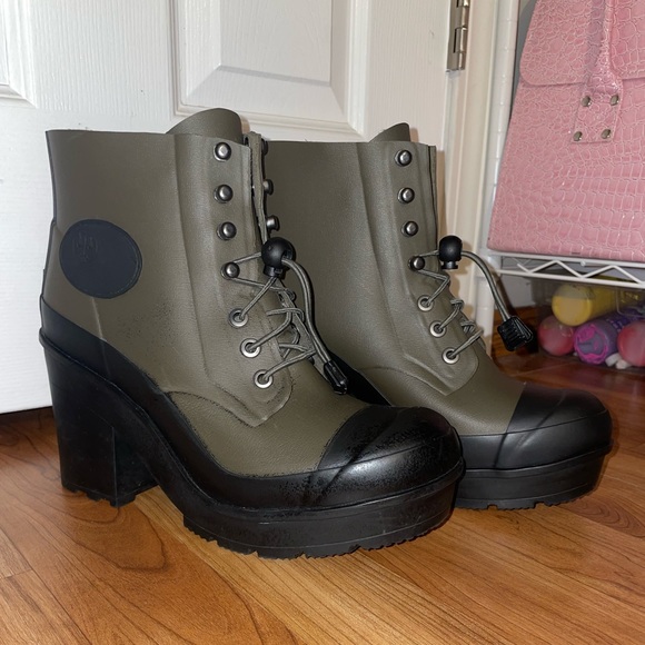 Hunter Shoes - Vintage Hunter rubber heeled boots